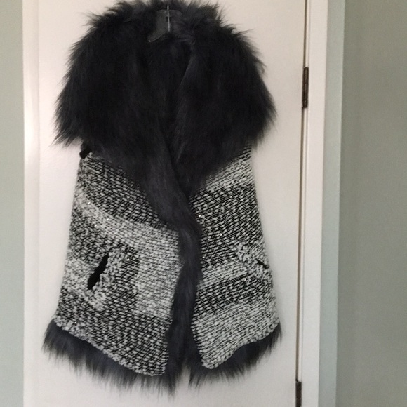 Faux Fur Vest - Picture 2 of 5